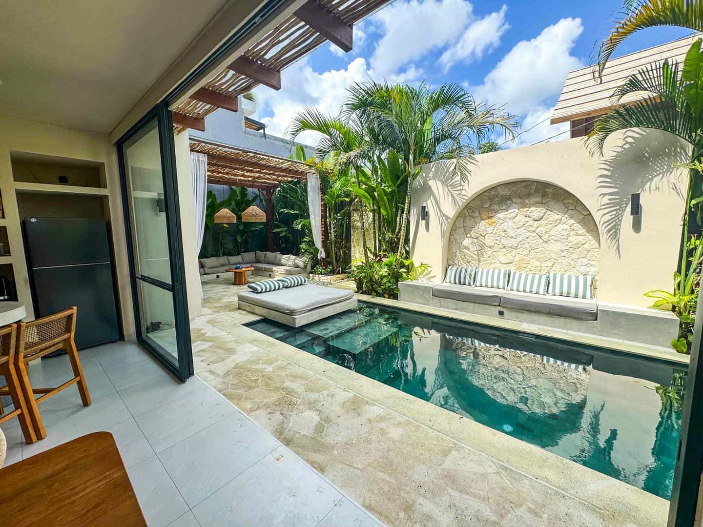 READY NOW 2 BEDROOM VILLA FOR SALE LEASEHOLD IN PERERENAN BE-2175 